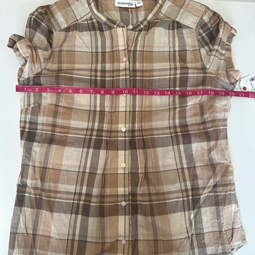 NWT. Women’s cute plaid top. Size large. - Picture 7 of 8